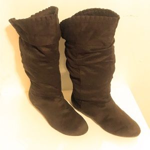 Women’s boots size 12 wide